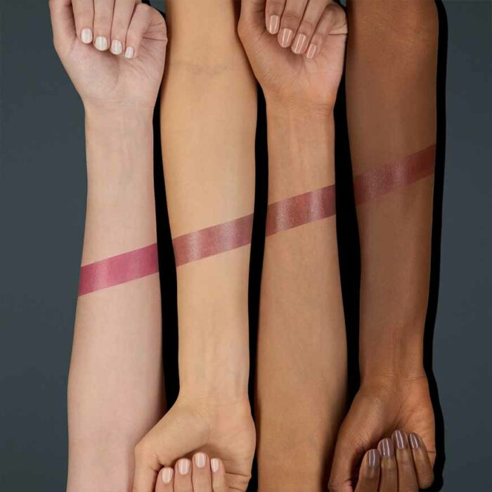 Catrice-Dark-Ruby-Glow-Lip-Balm-010-Fiery-Temptation-swatch-1