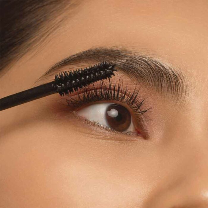 essence-call-me-Queen-dramatic-false-lash-effect-mascara-waterproof-texture1