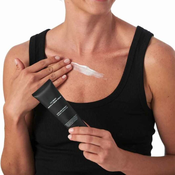 UNICSKIN-UNICBODY-White-XTREME-CREAM-100-ml-texture